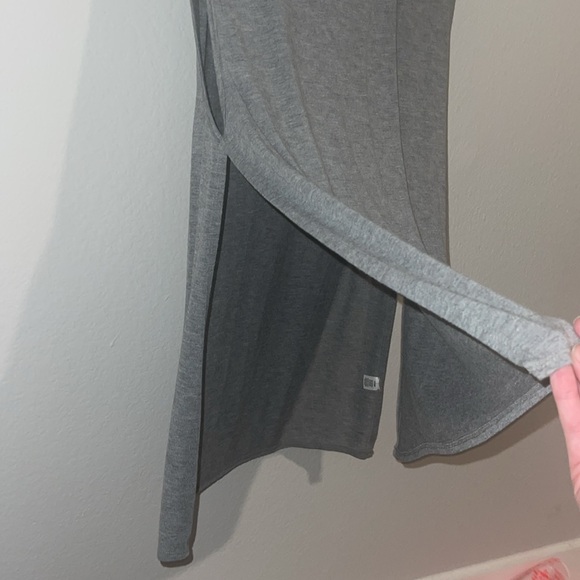 Poof! | Relaxed-Fit Gray Sleeveless Tank Top (Tunic) w/ Side Slit Detail, Size L - Picture 3 of 8